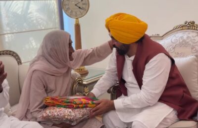 ਬੇਬੇ ਗੁਰਮੇਲ ਕੌਰ ਨੂੰ ਮੁੱਖ ਮੰਤਰੀ ਨਾਲ ਮਿਲਾ ਕੇ ਬੇਹੱਦ ਖੁਸ਼ੀ ਮਿਲੀ-ਮਾਨ